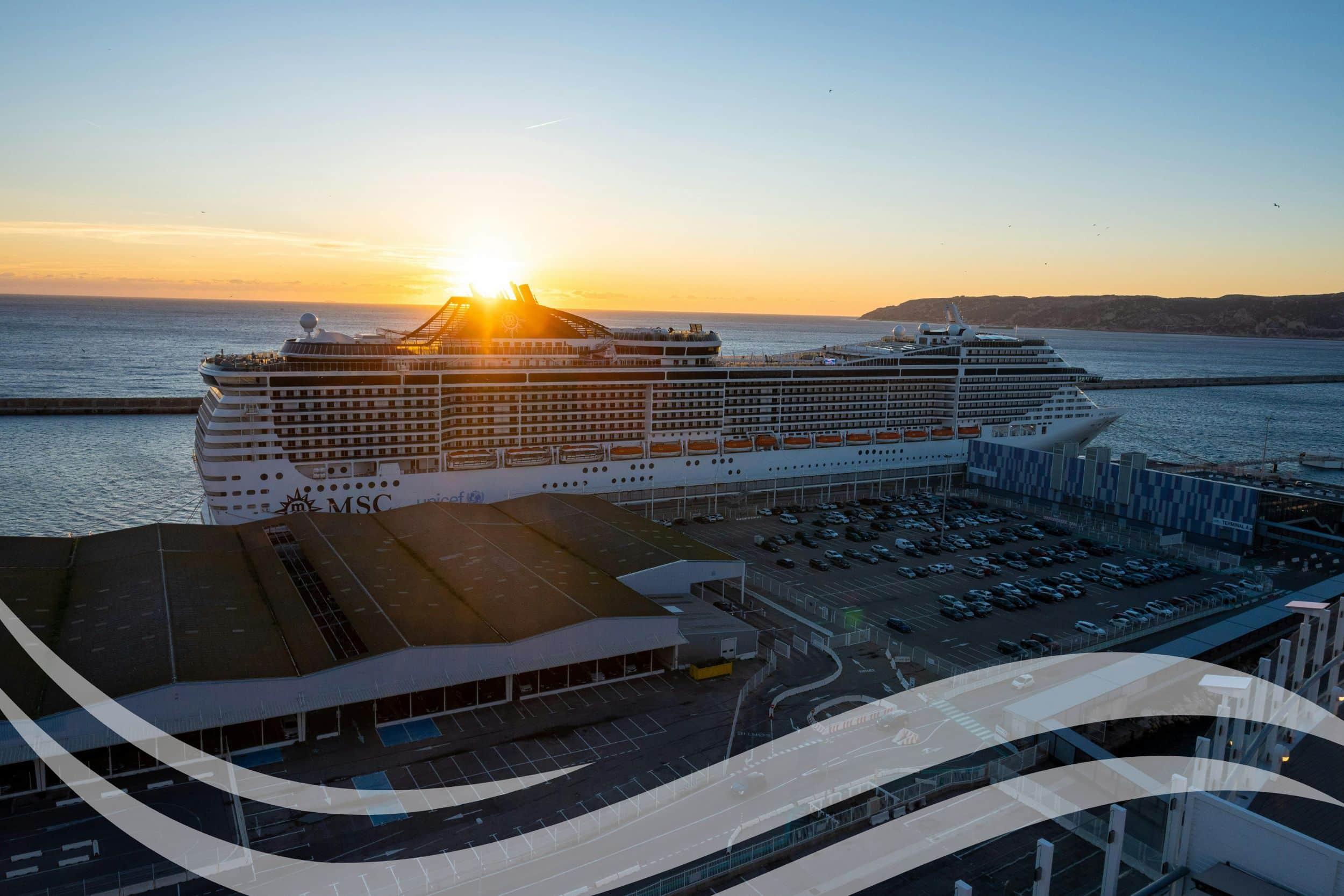 Navire de croisière au terminal de Marseille