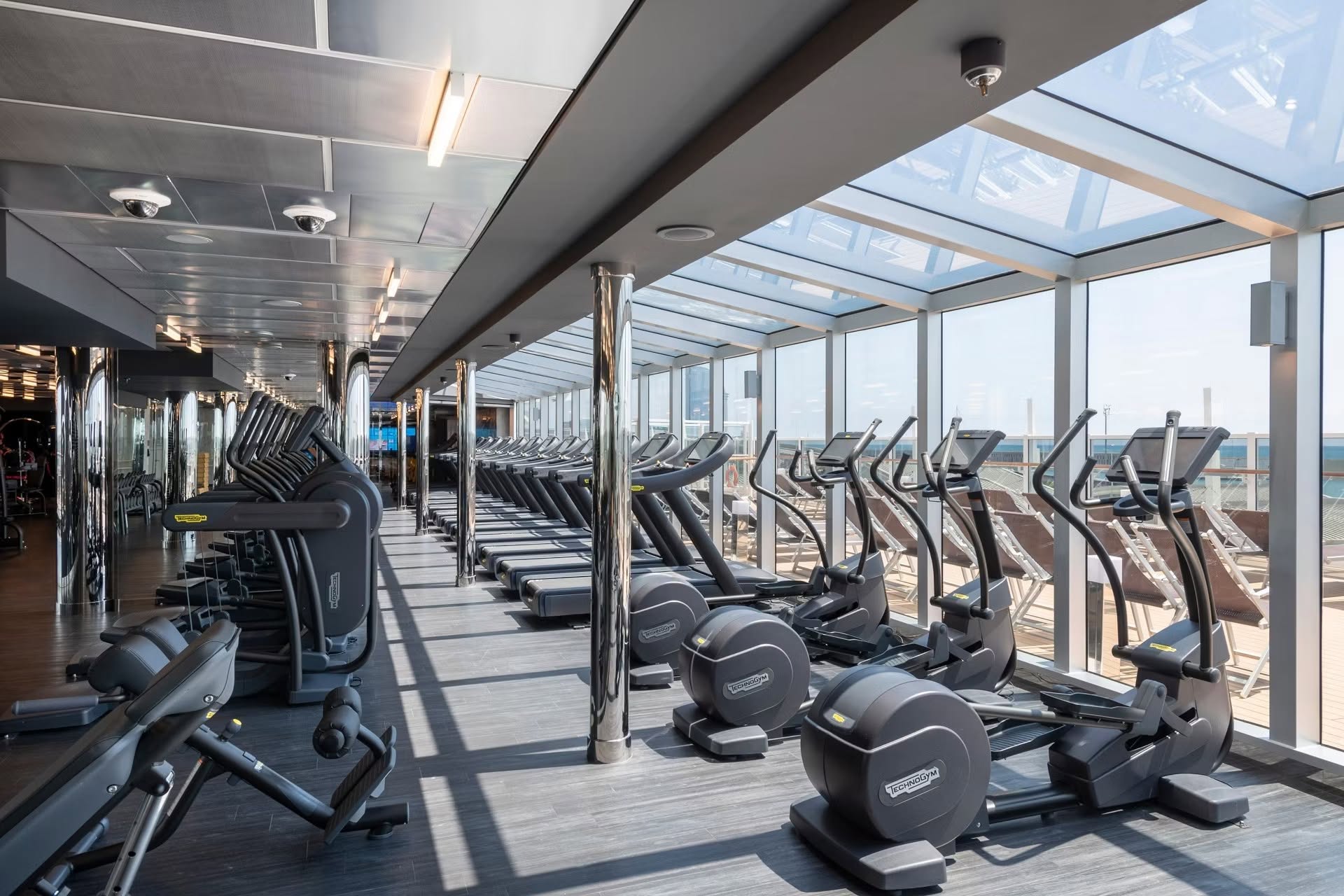 Salle de sport du MSC Seaview avec vue sur la mer