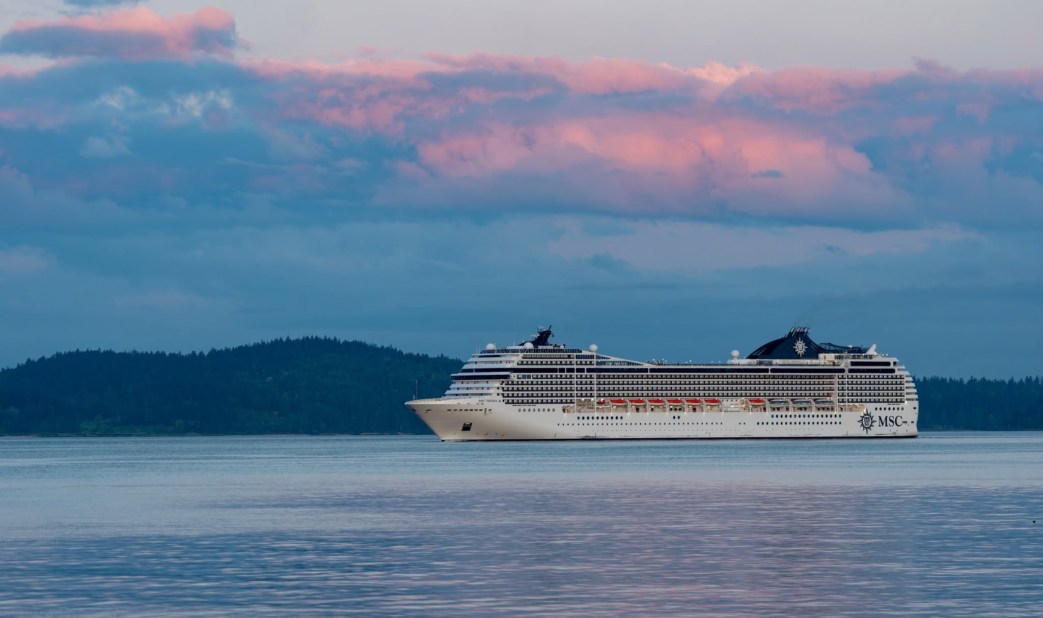 MSC Poesia naviguant en Alaska