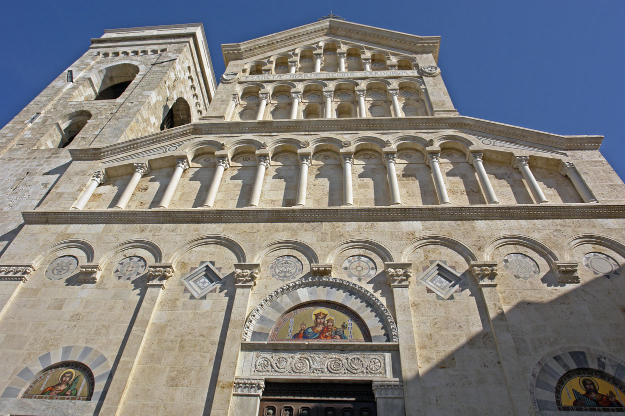 Façade de la cathédrale Santa Maria de Cagliari