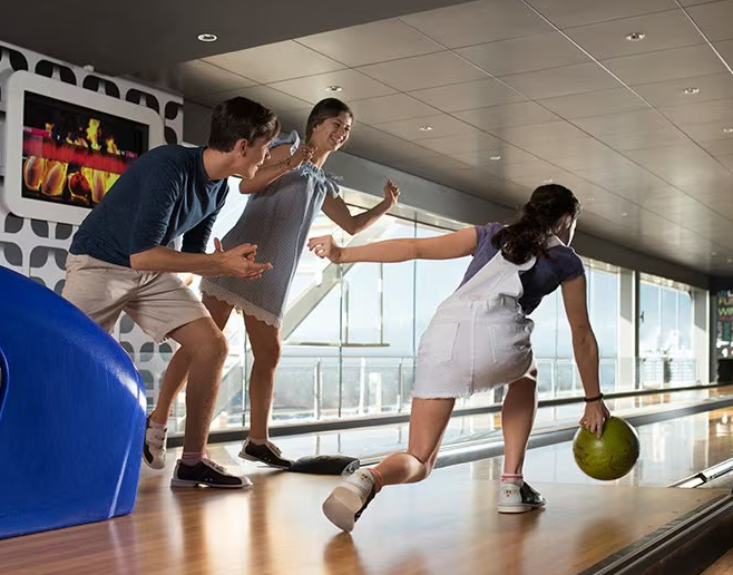 Bowling dans l'espace de divertissement d'un navire MSC