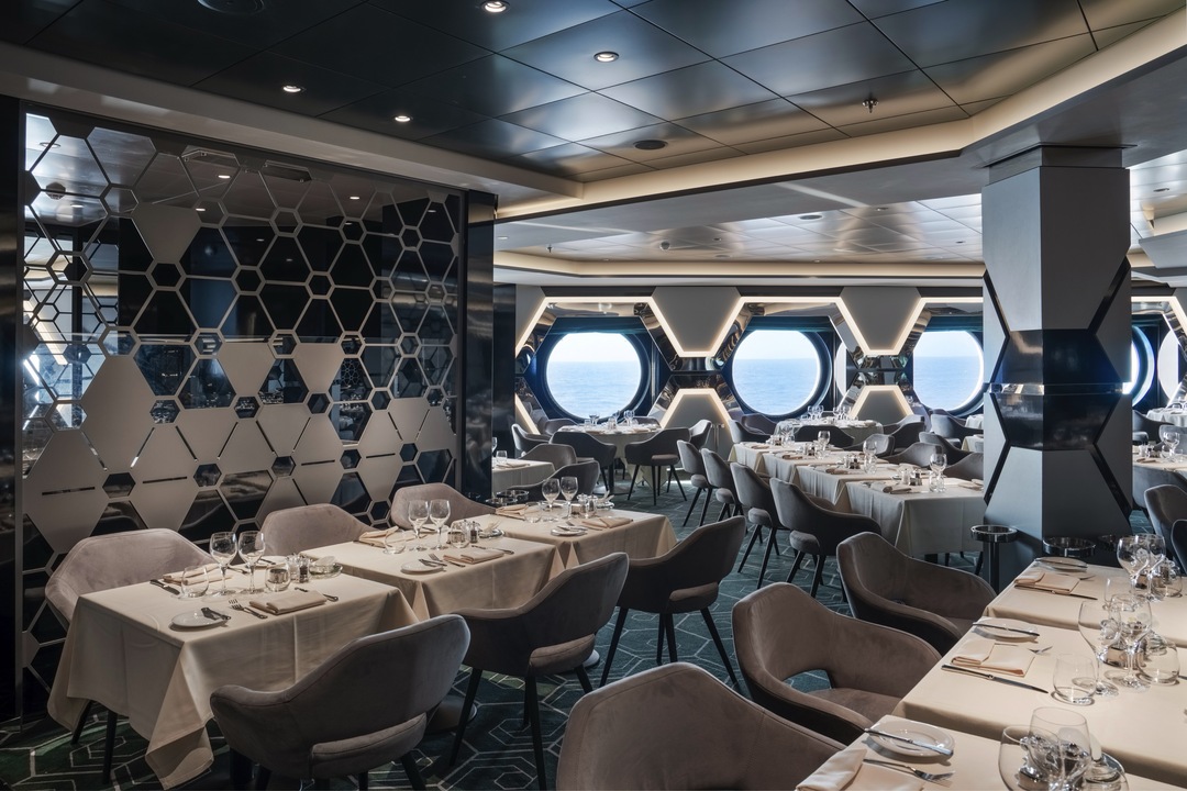 Restaurant principal à bord d’un navire MSC