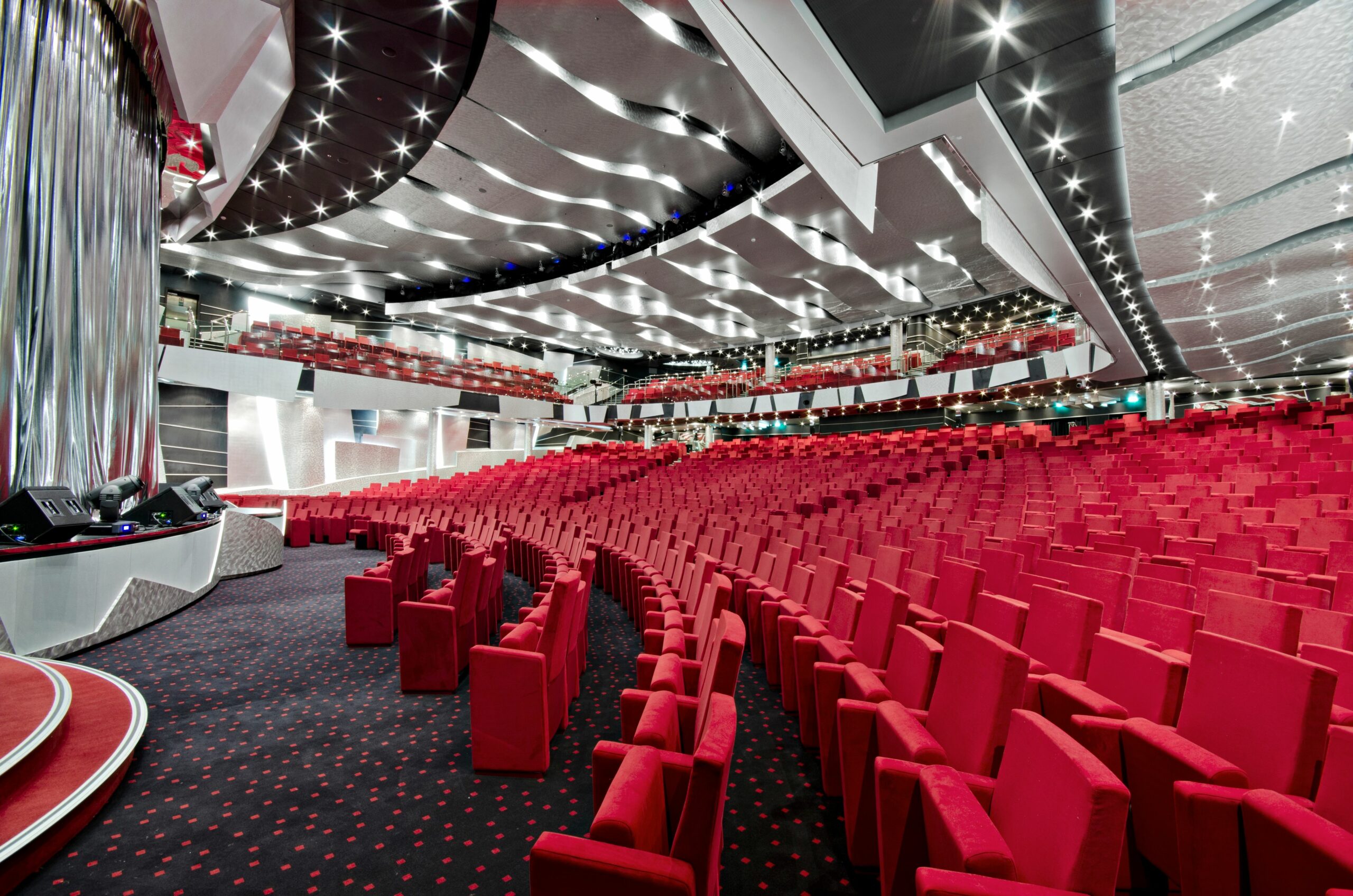 Pantheon Theatre du MSC Divina