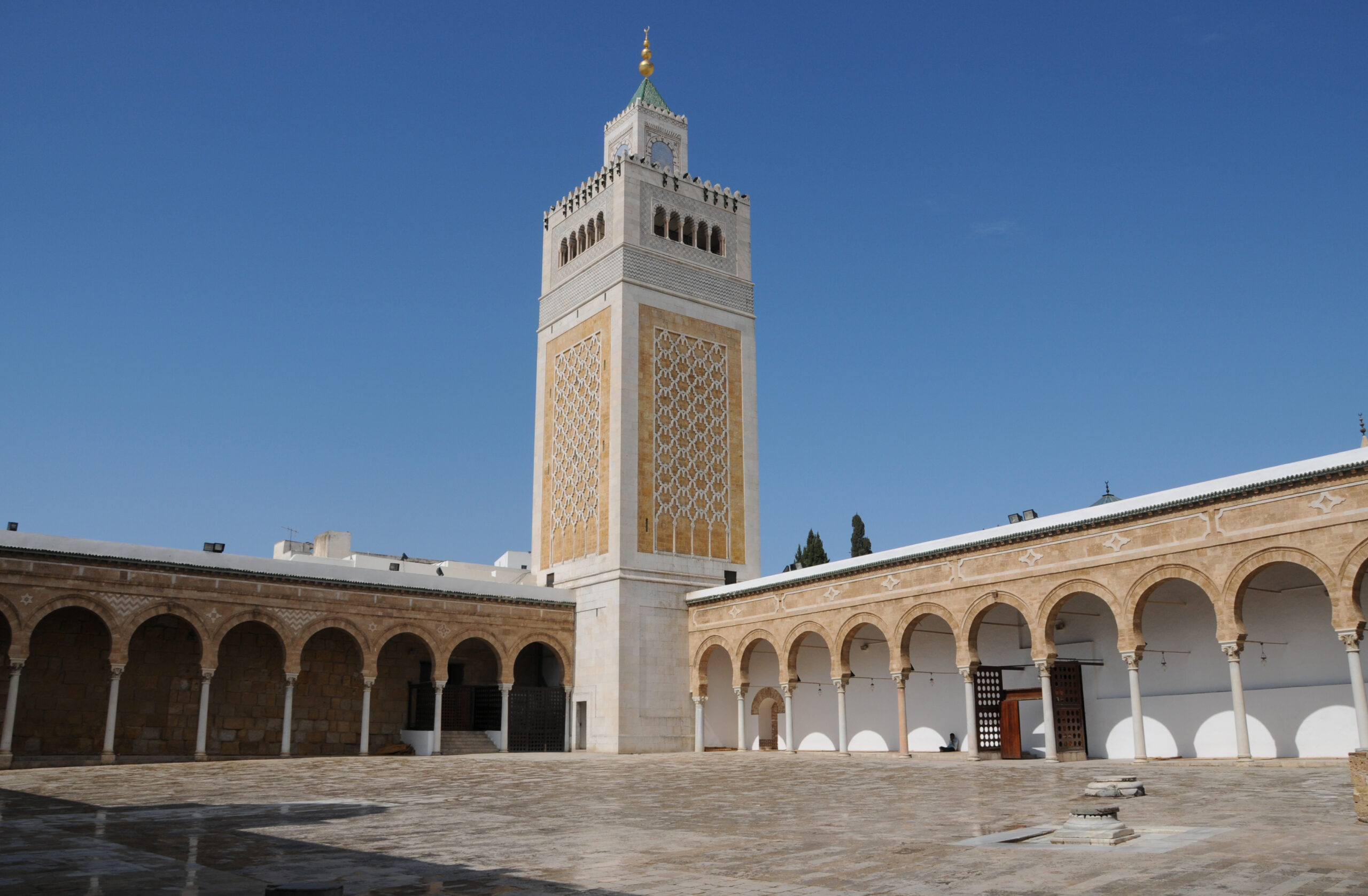 Minaret de la mosquée Zitouna dans la médina de Tunis