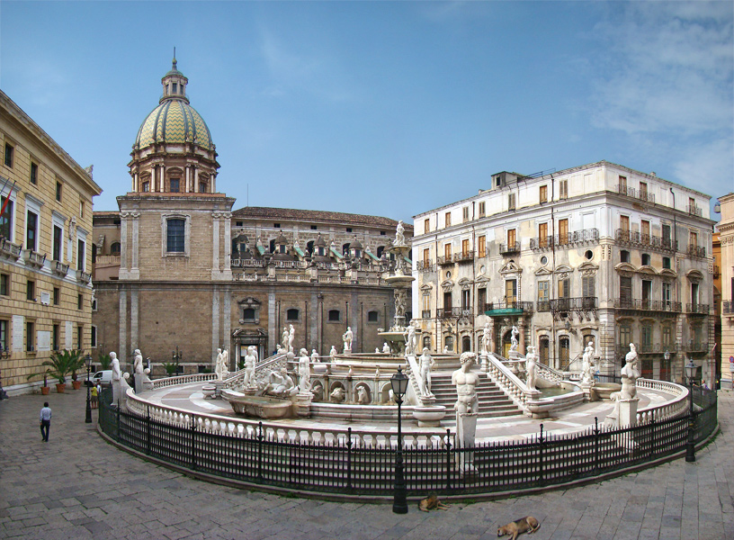 Piazza Pretoria et sa fontaine monumentale à Palerme