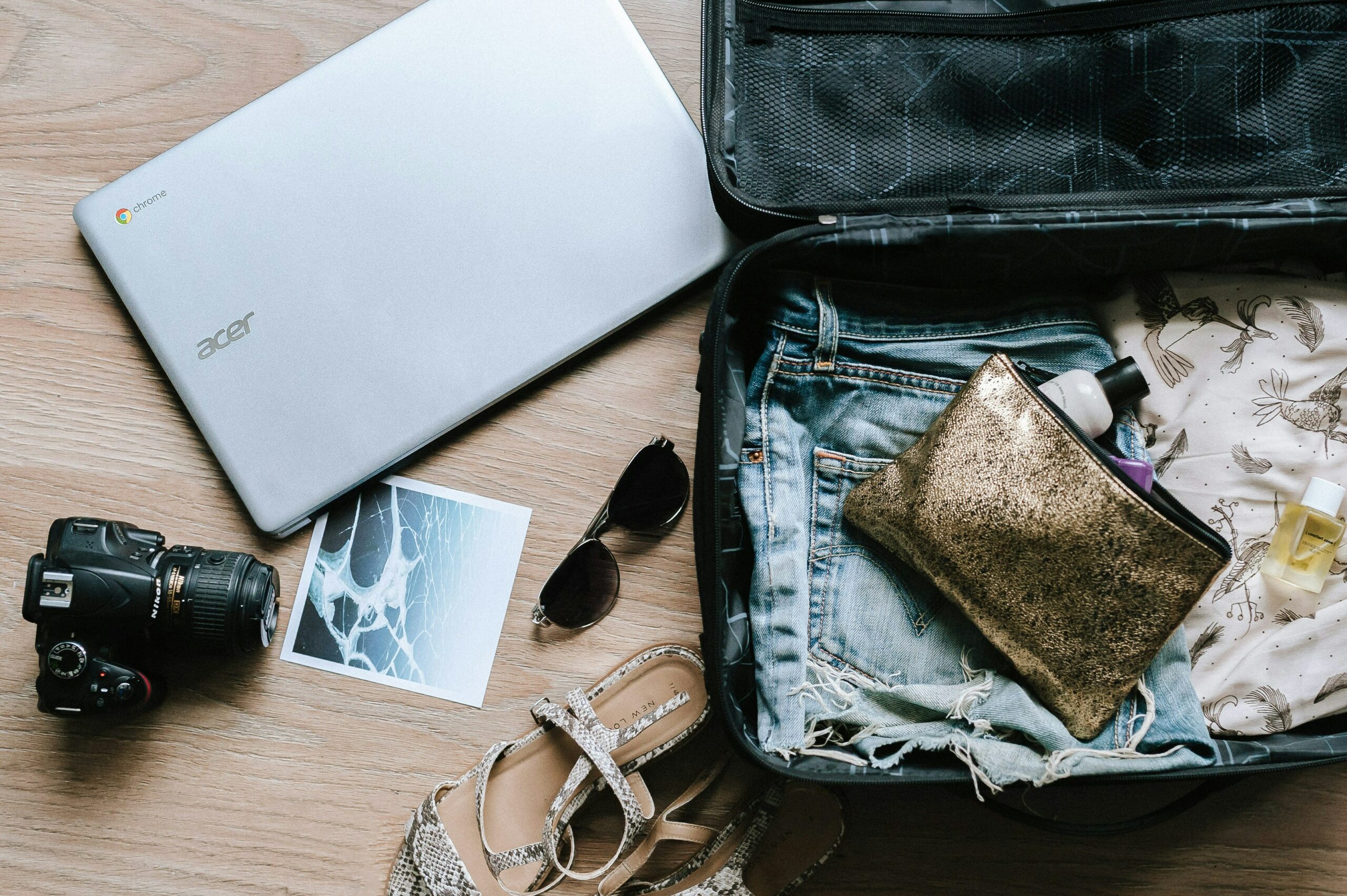 Préparation d'une valise pour un voyage