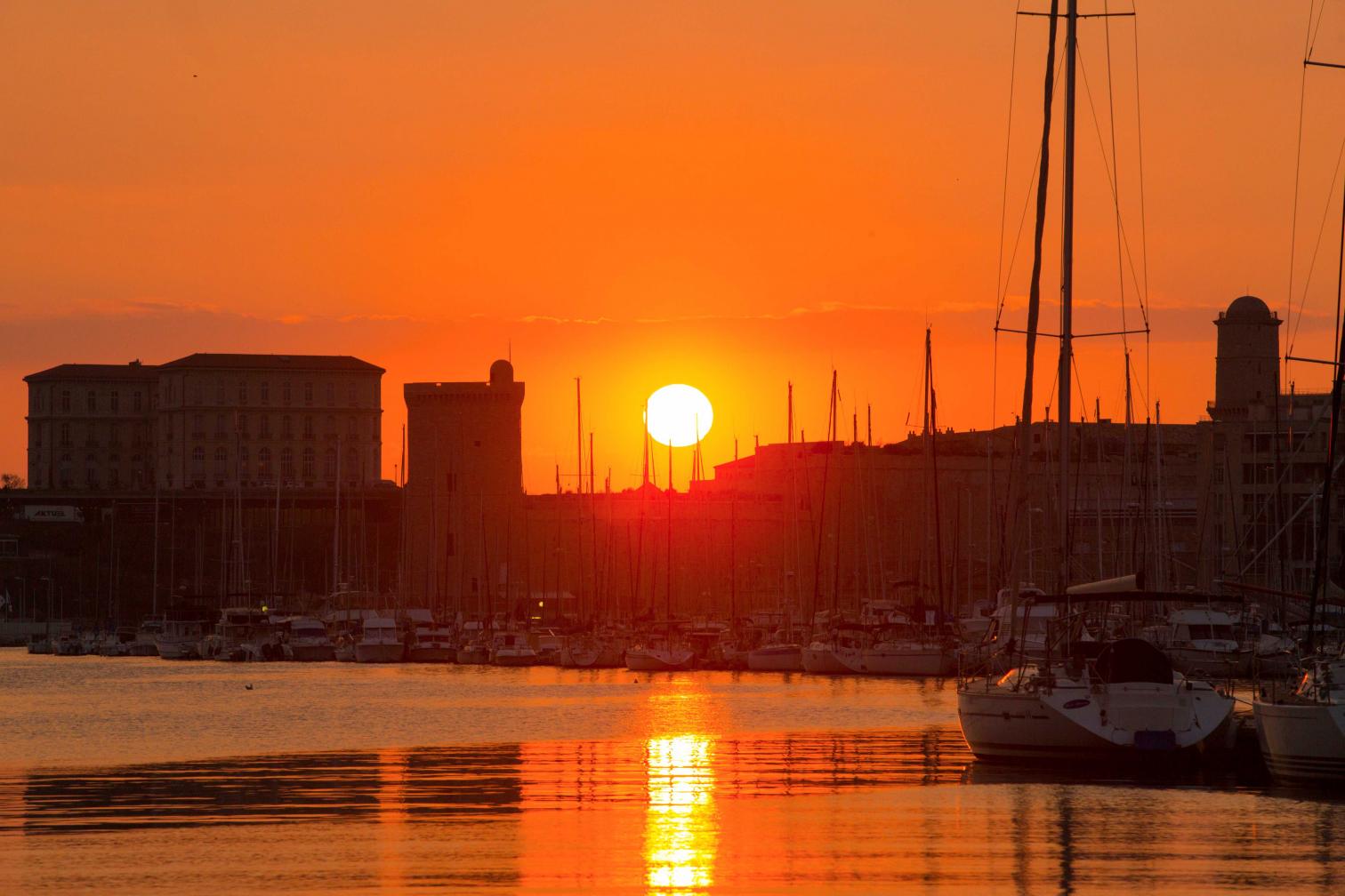 Coucher de soleil sur le port de Marseille
