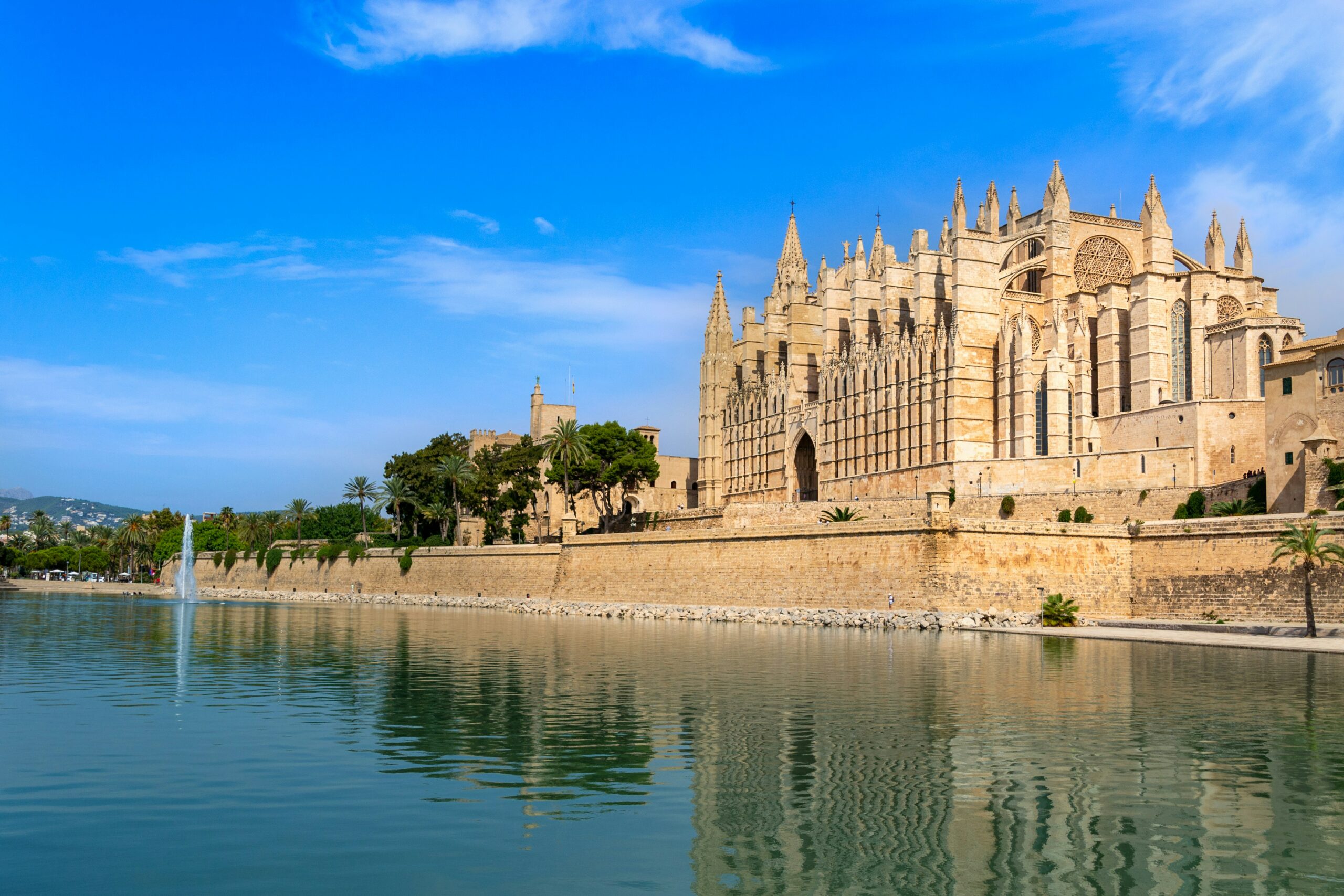 Cathédrale et baie de Palma de Majorque