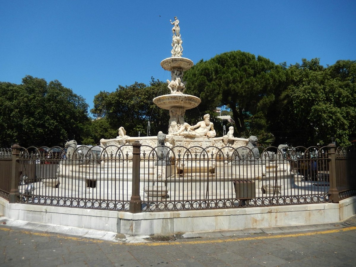 Fontaine d'Orion sur la Piazza del Duomo à Messine