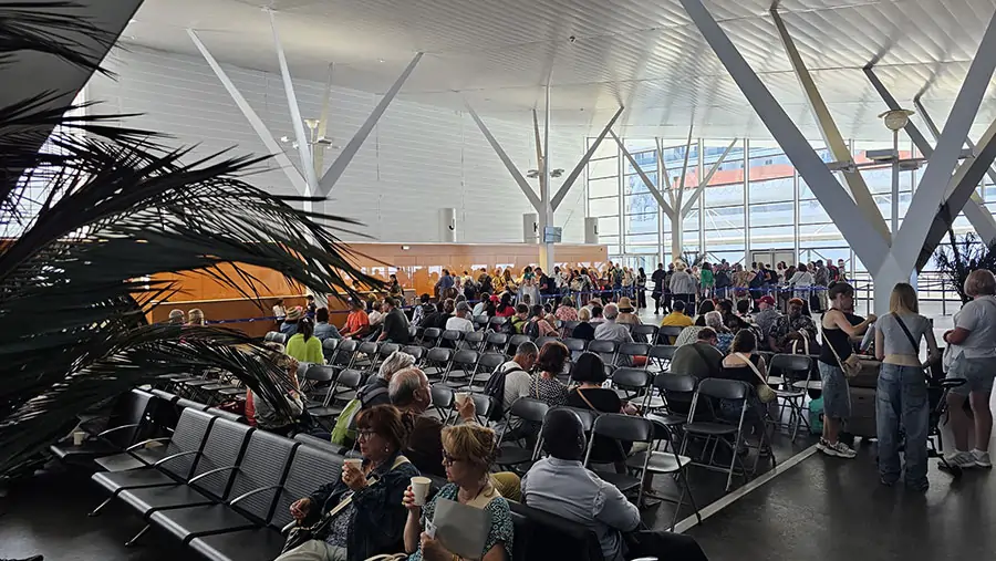 Hall d'embarquement d'un terminal de croisière