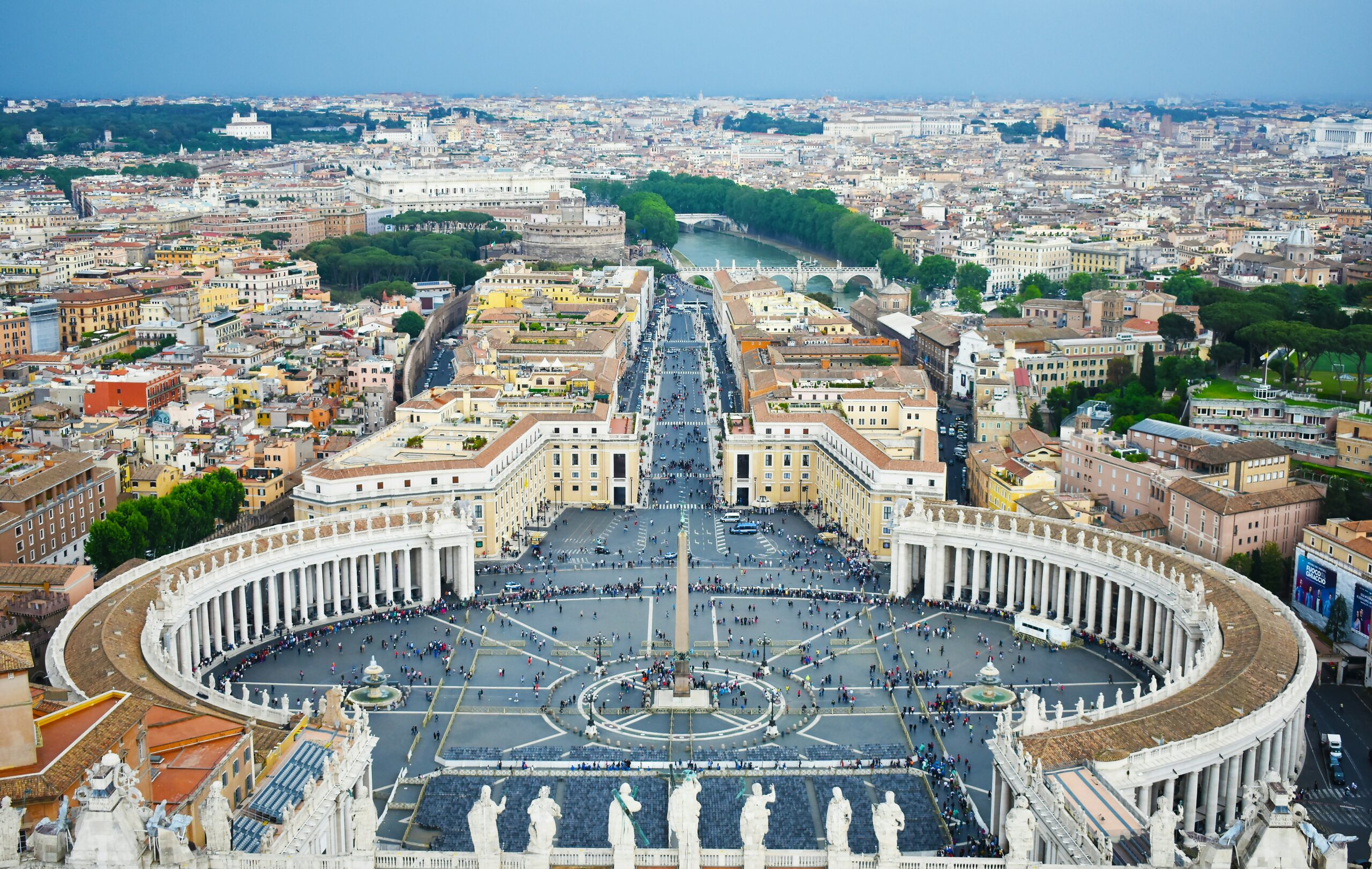 Place Saint-Pierre et basilique Saint-Pierre à Rome