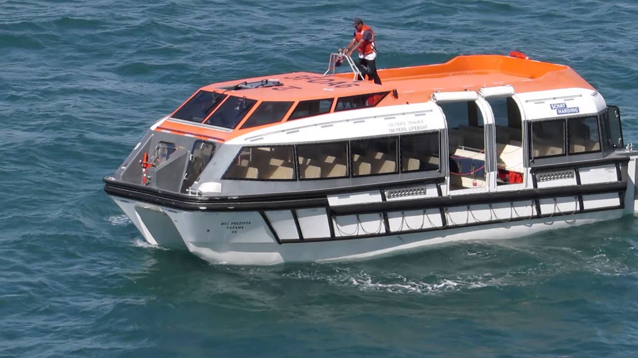 Tender utilisé pour rejoindre un navire de croisière au mouillage