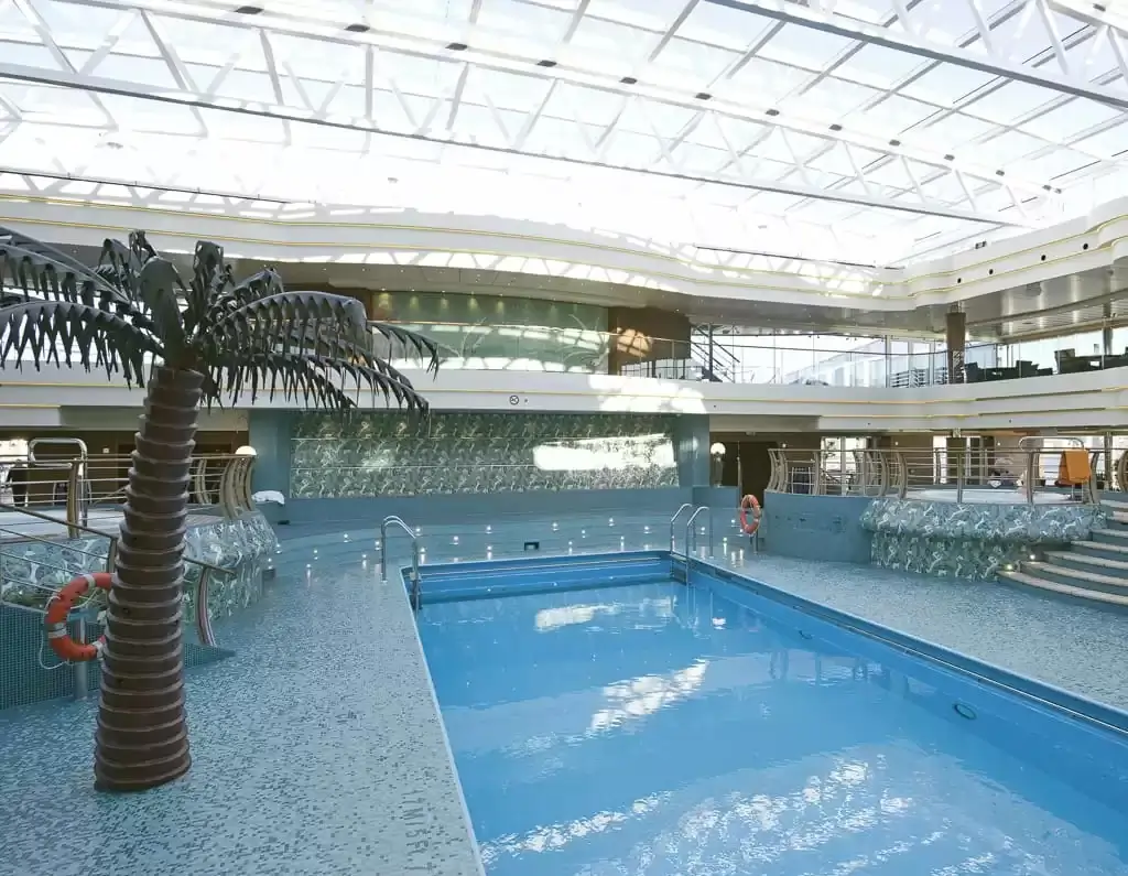 Piscine couverte Le Sirene du MSC Divina