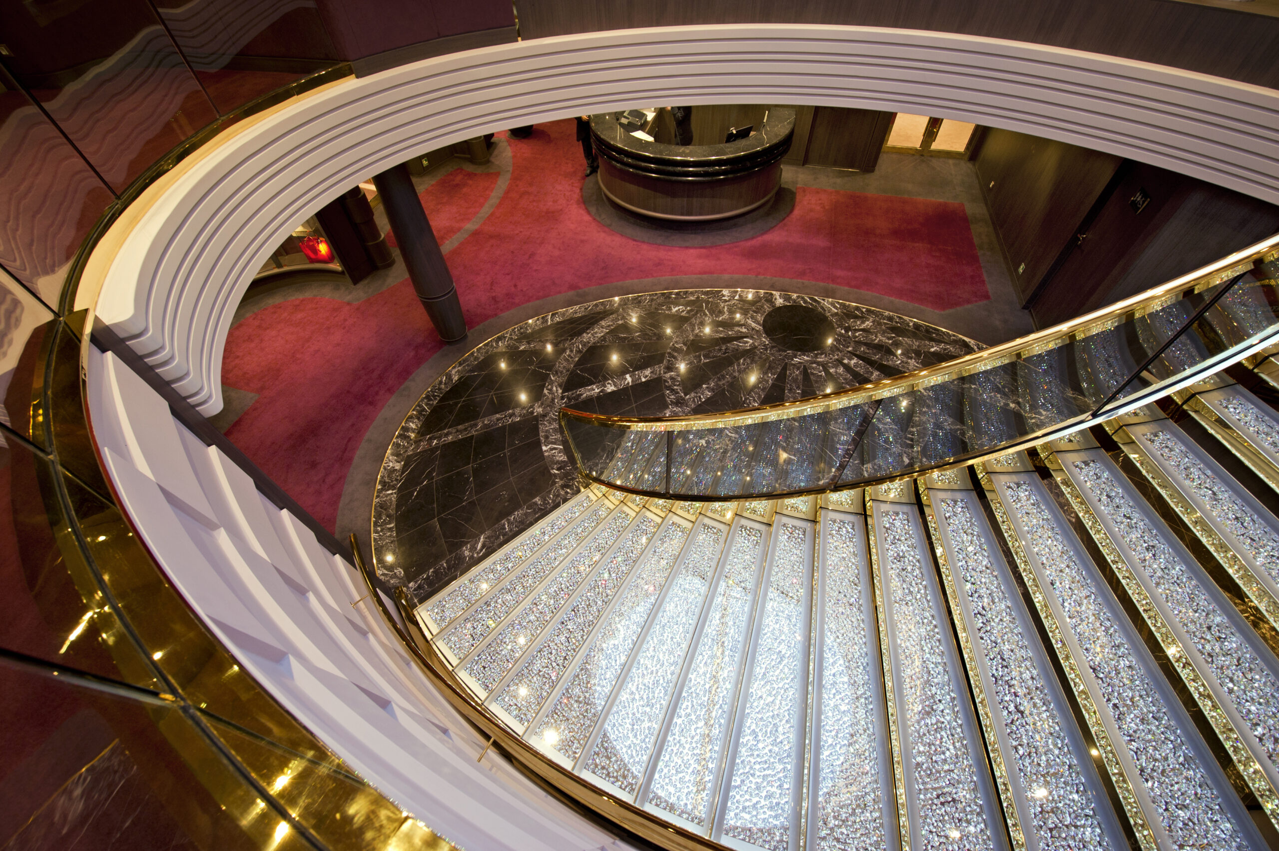 Escaliers Swarovski du MSC Divina