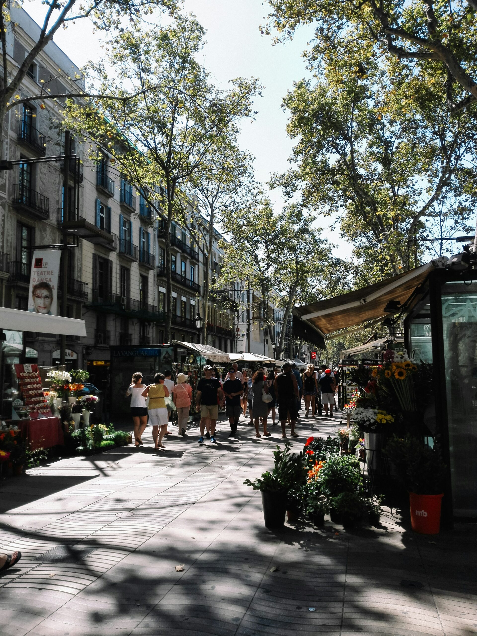Ambiance animée autour de La Rambla et de la Boqueria