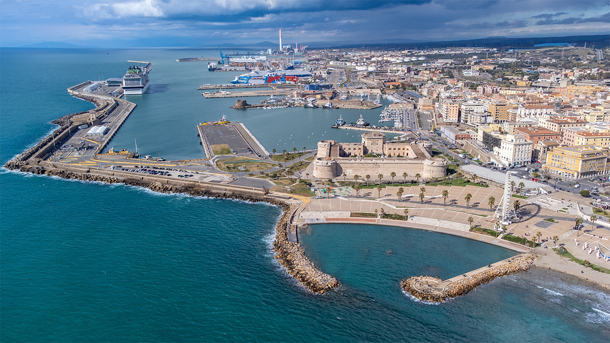 Vue aérienne du port de Civitavecchia