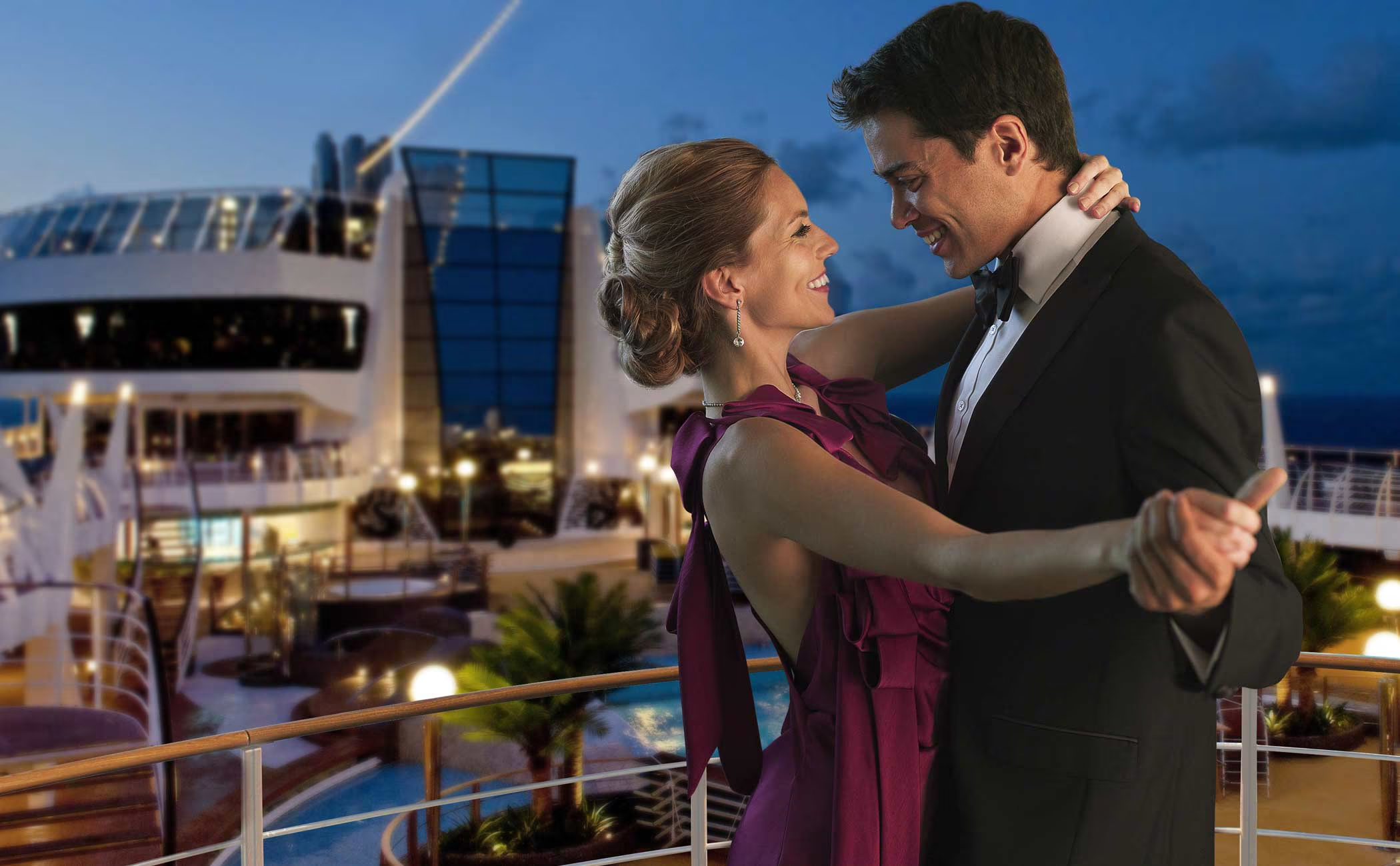 Couple élégant célébrant son mariage à bord d'un navire MSC