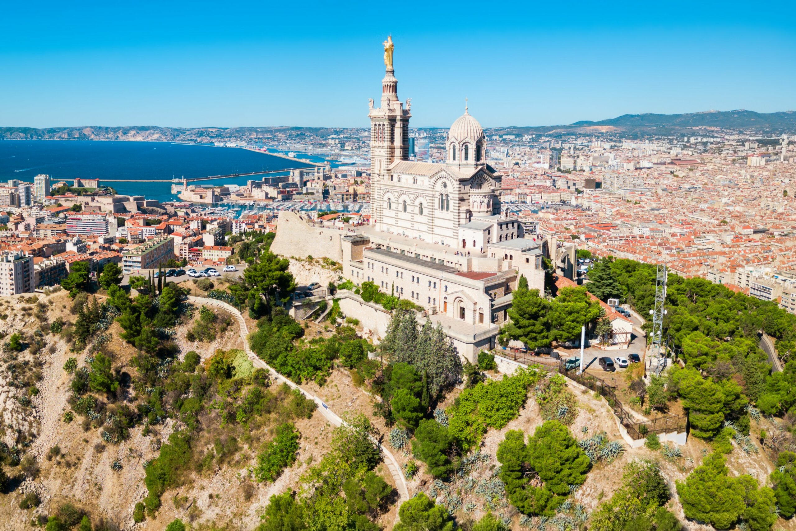 Notre-Dame de la Garde dominant Marseille