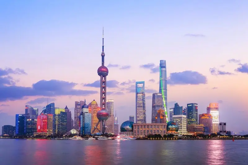 The Bund à Shanghaï avec la skyline de Pudong