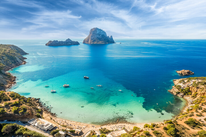 Vue sur Es Vedrà depuis Cala d’Hort à Ibiza