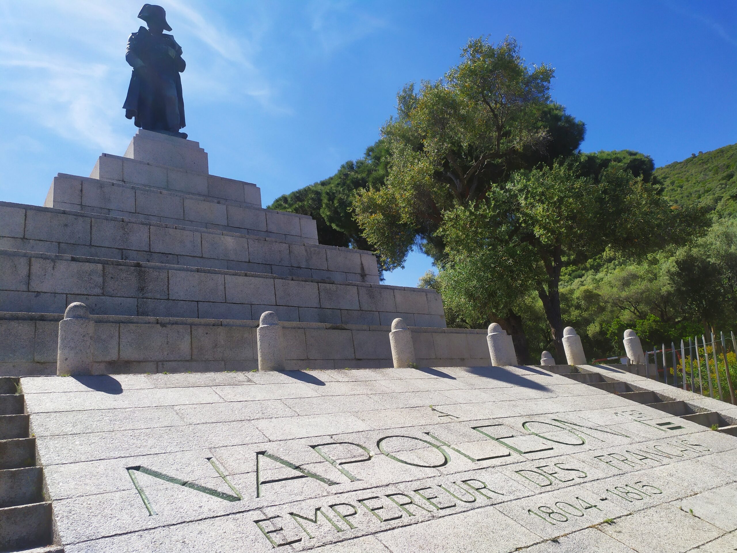 Monument à Napoléon sur la place d'Austerlitz à Ajaccio