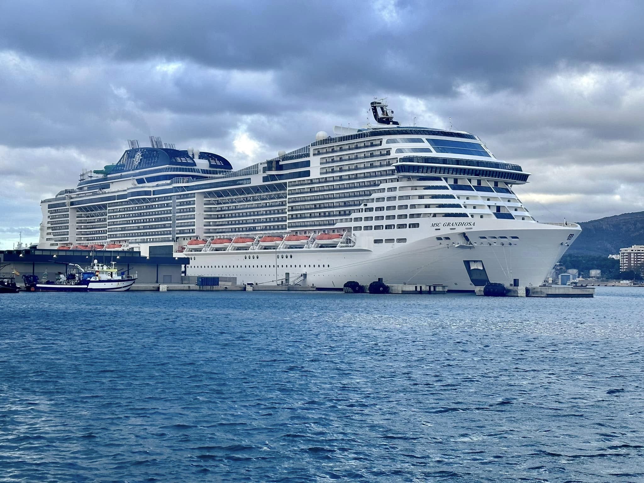 MSC Grandiosa en navigation, navire MSC Croisières de classe Meraviglia-Plus