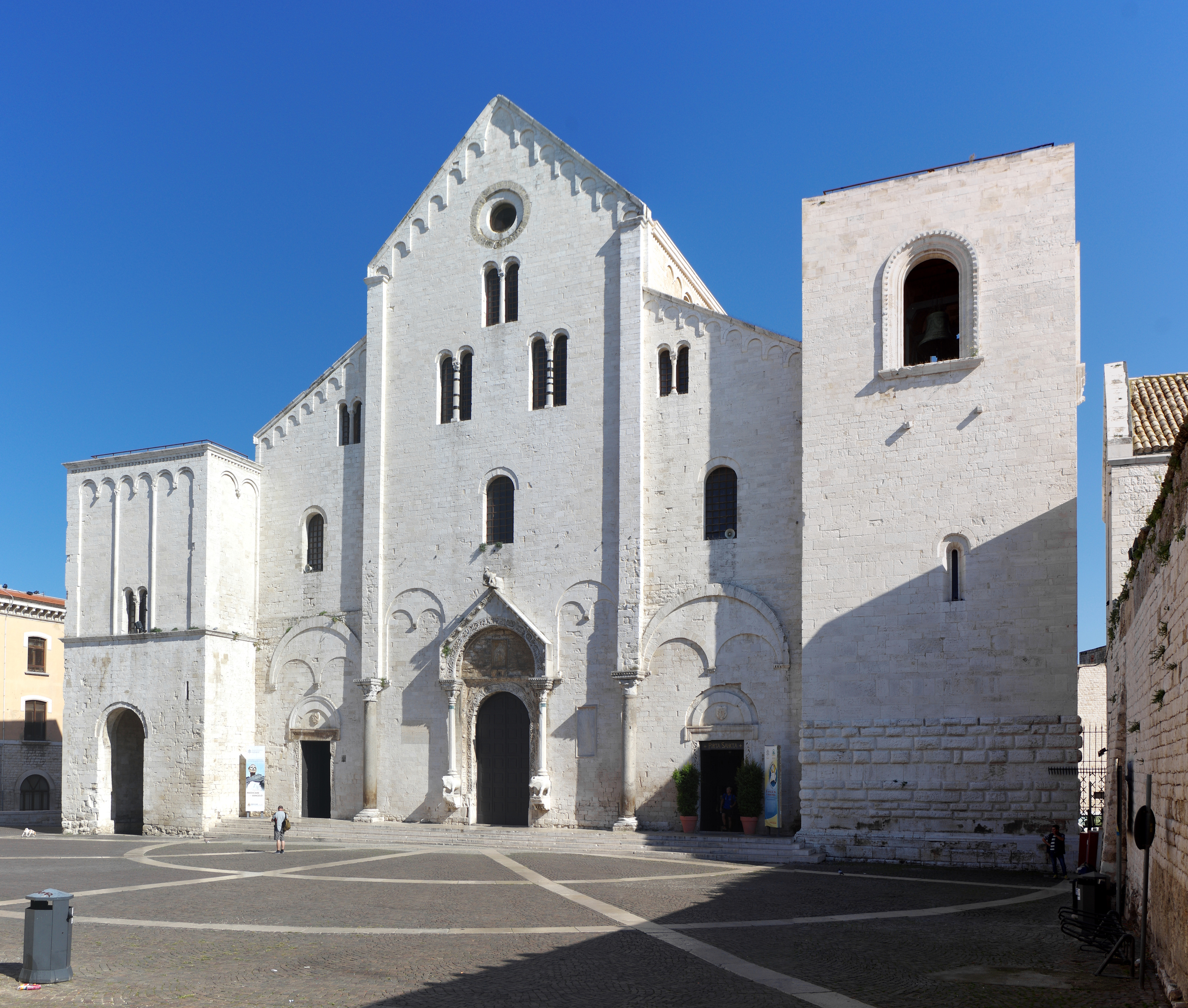 Façade de la basilique San Nicola à Bari