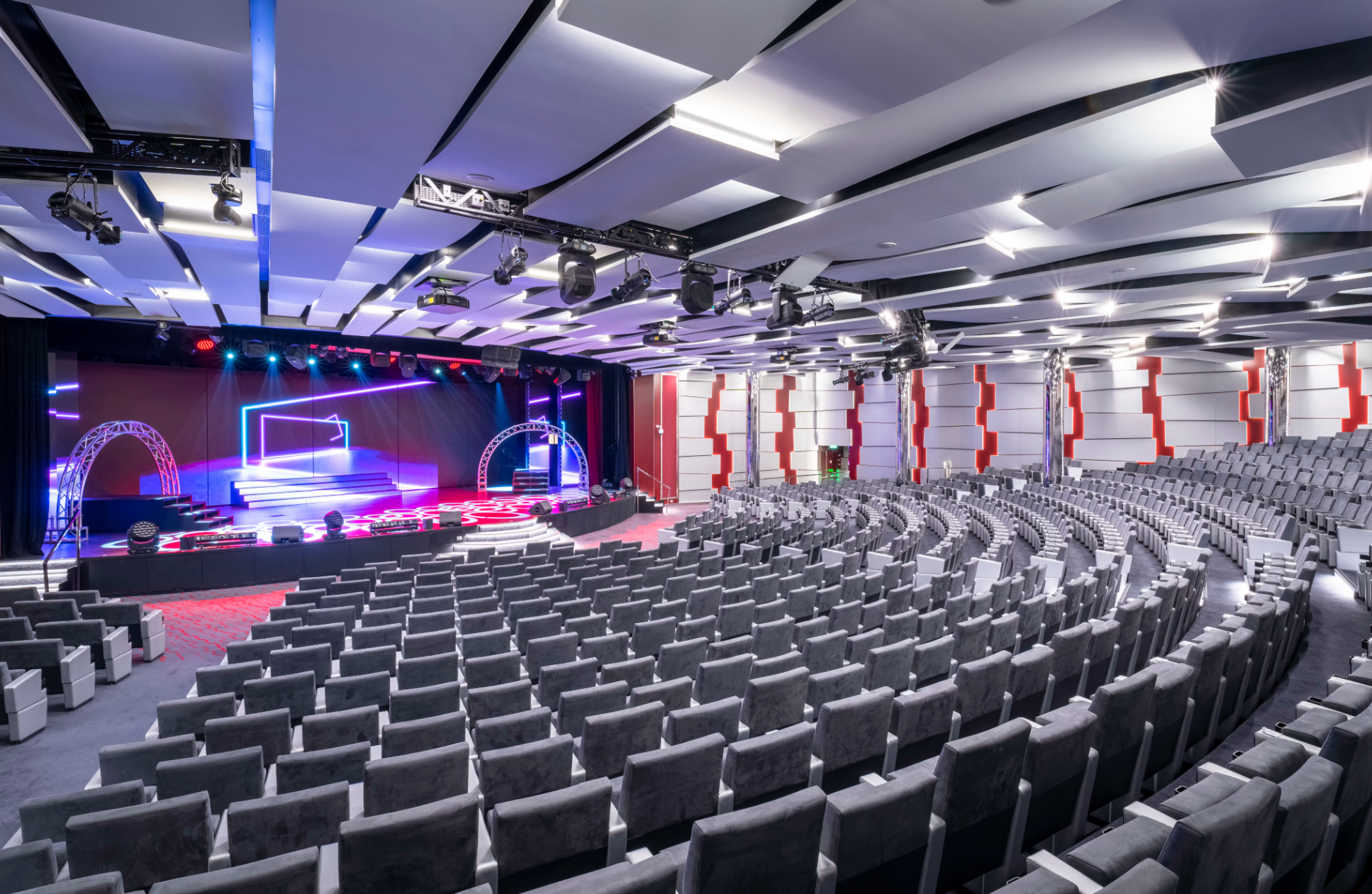Salle de spectacle et divertissements à bord du MSC Seascape