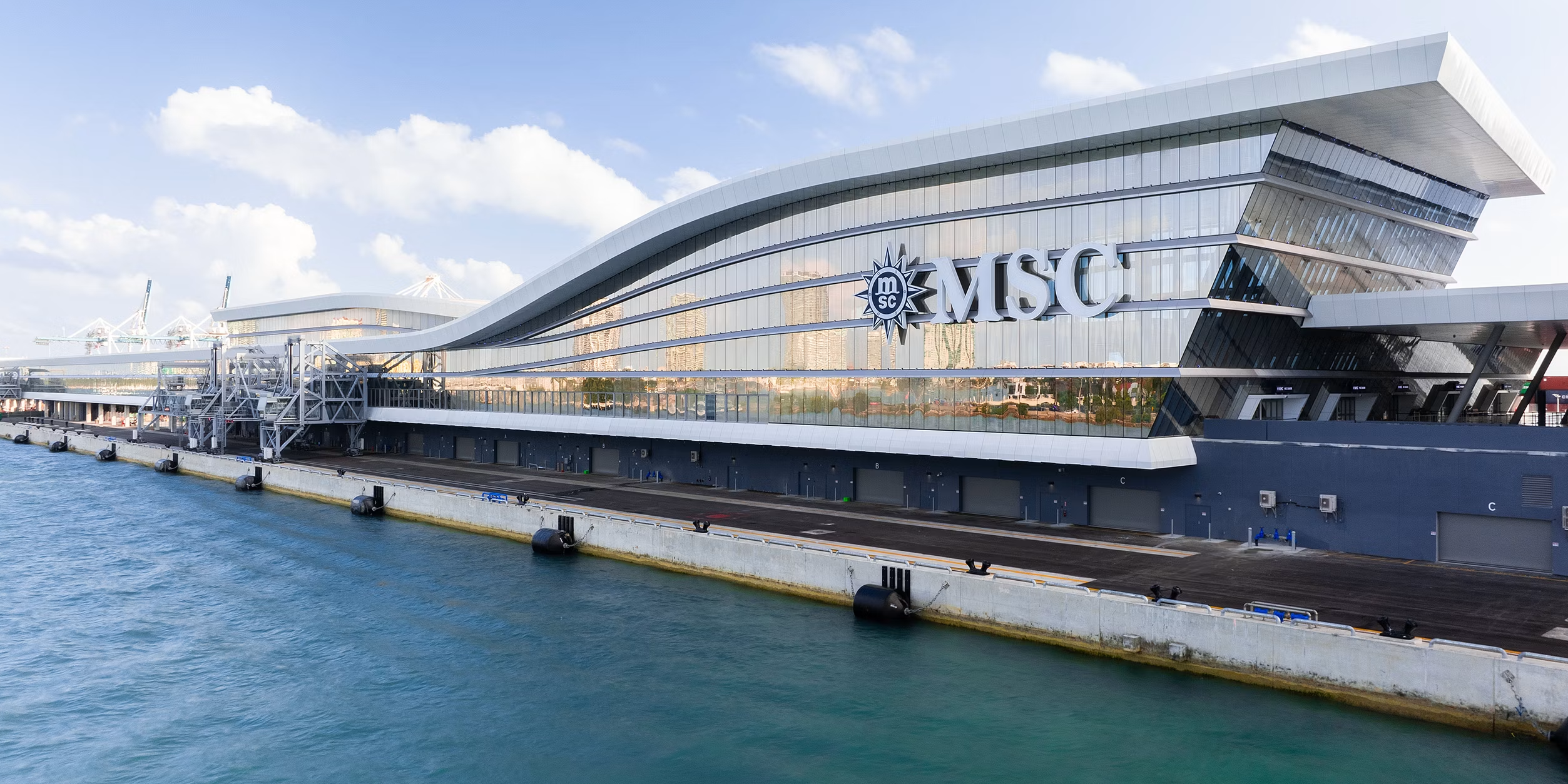 Embarquement à bord d'un navire MSC Croisières au terminal