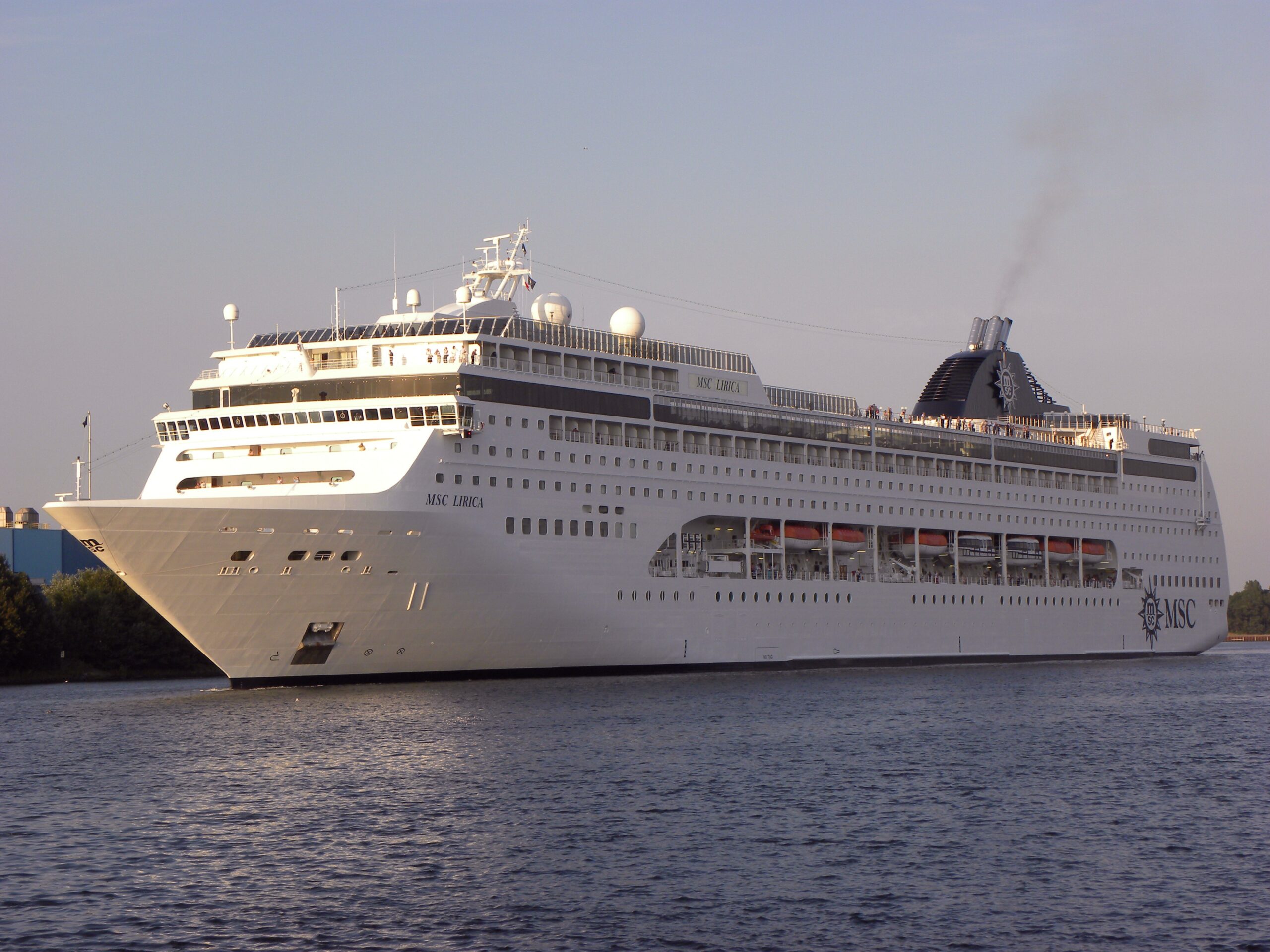 MSC Lirica en navigation, navire MSC Croisières
