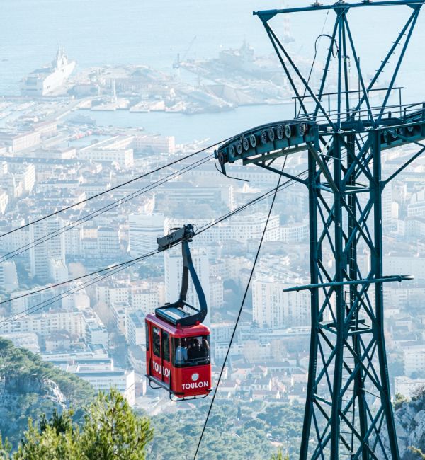 Cabine du téléphérique du Mont Faron au-dessus de Toulon