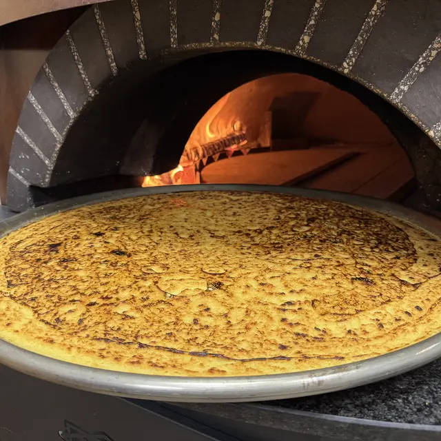 Cade toulonnaise, spécialité provençale à base de farine de pois chiches