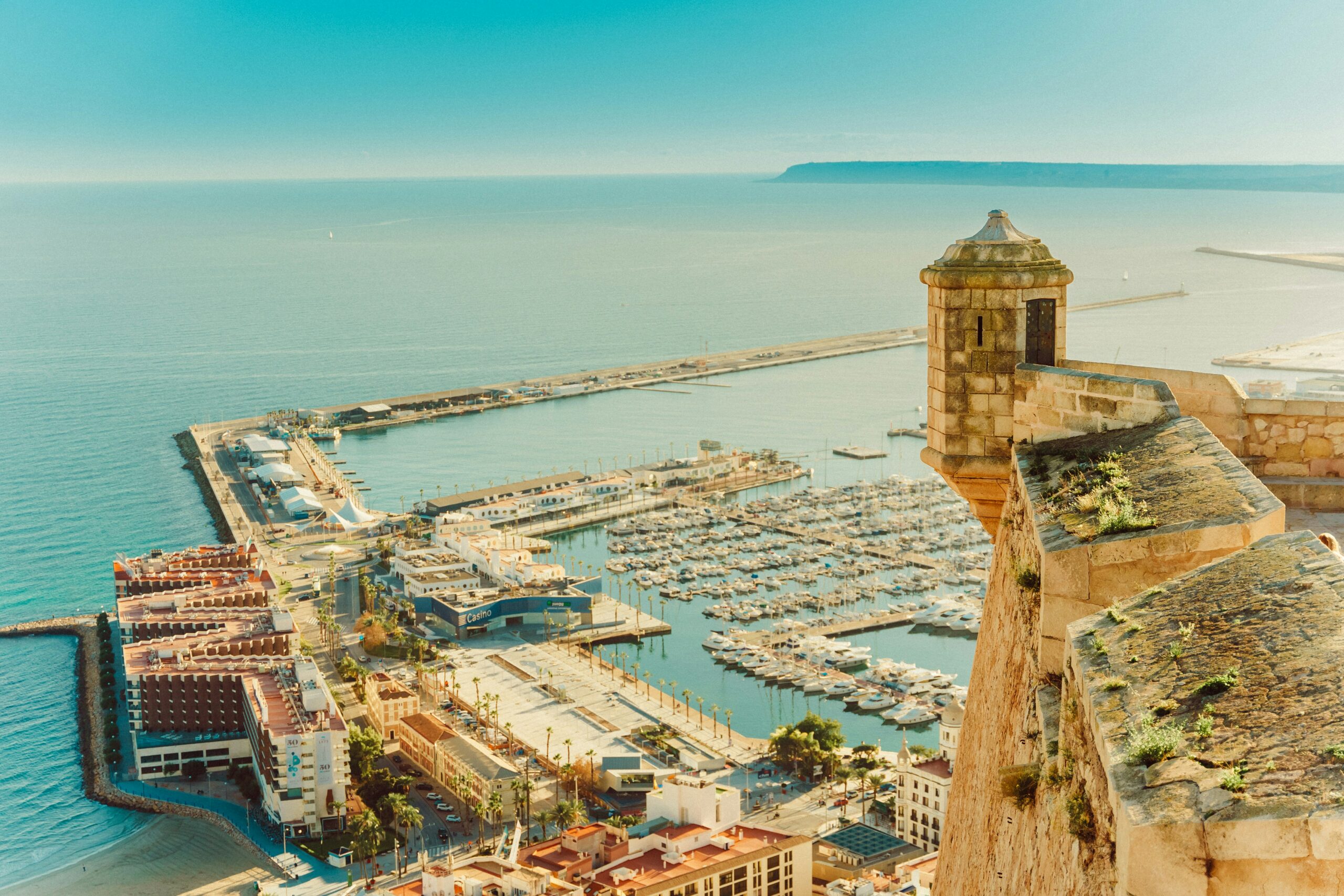 Vue du port d'Alicante depuis la mer