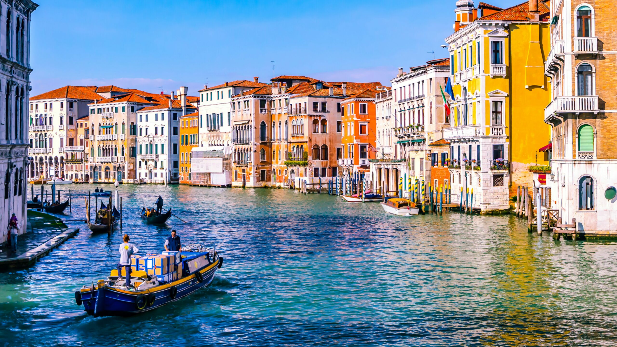 Vaporetto sur le Grand Canal à Venise