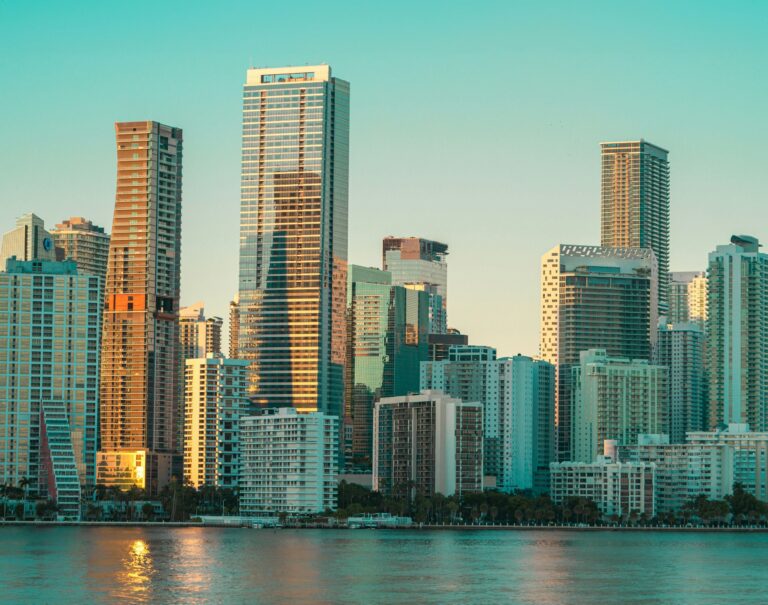 Skyline de Downtown Miami au bord de Biscayne Bay pendant une escale MSC