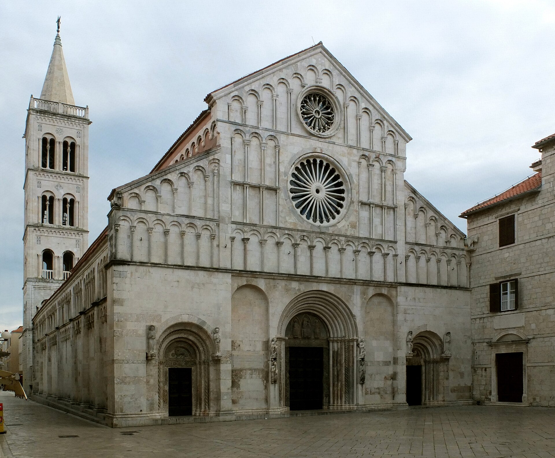 Cathédrale Sainte-Anastasie dans la vieille ville de Zadar