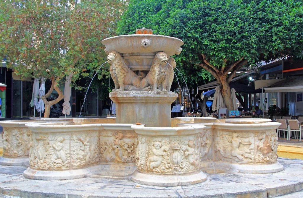 Fontaine Morosini sur la place des Lions à Héraklion