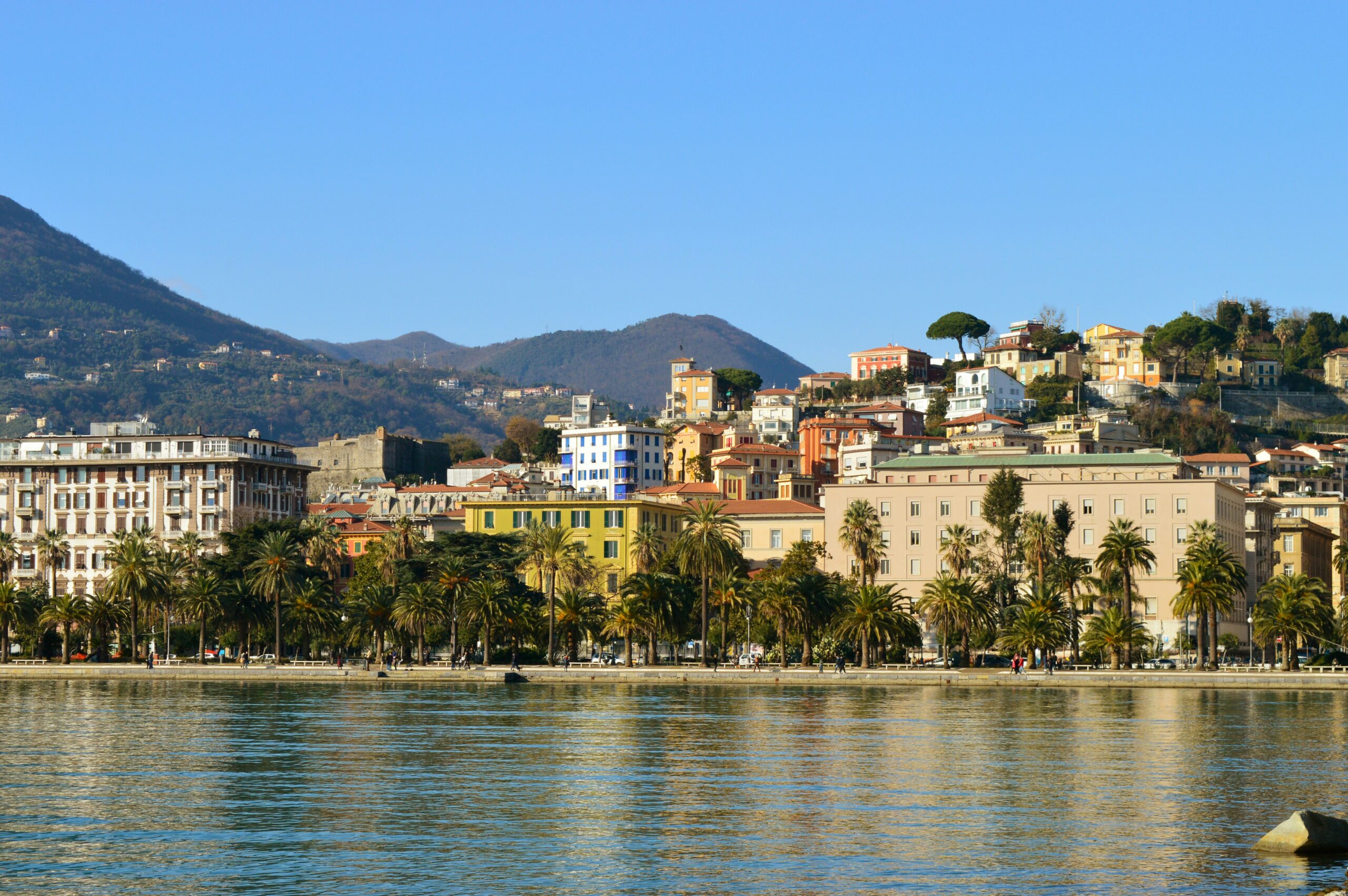 Vue de La Spezia et de son front de mer en Ligurie