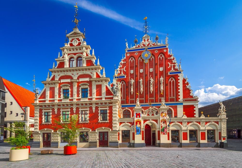 Maison des Têtes Noires sur la place de l'Hôtel de Ville à Riga