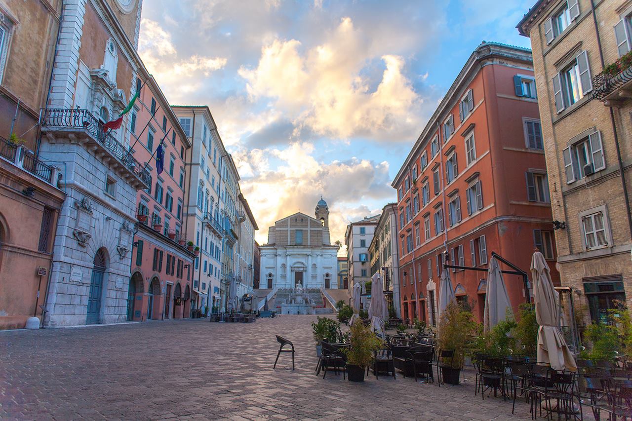 Piazza del Plebiscito dans le centre historique d'Ancône