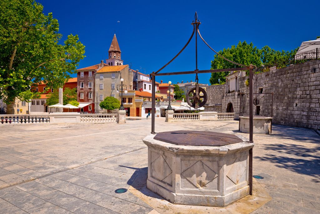 Place des Cinq-Puits dans la vieille ville de Zadar