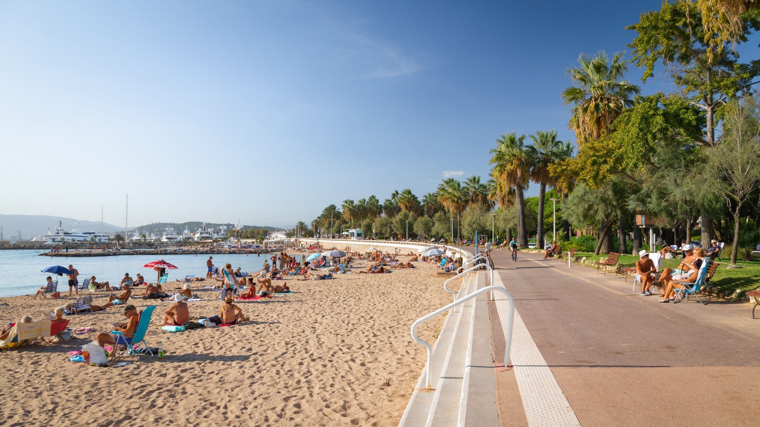 Plage de Cannes le long de la Croisette