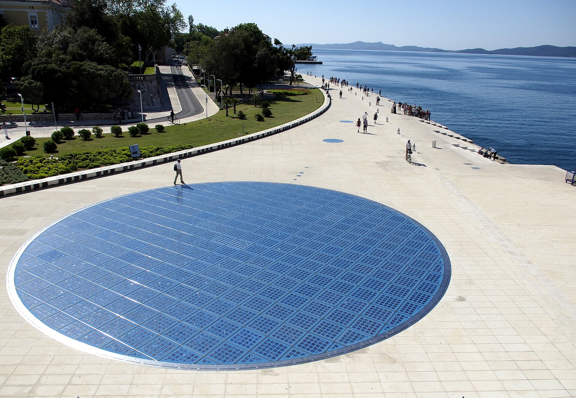 Installation Salut au Soleil sur le front de mer de Zadar