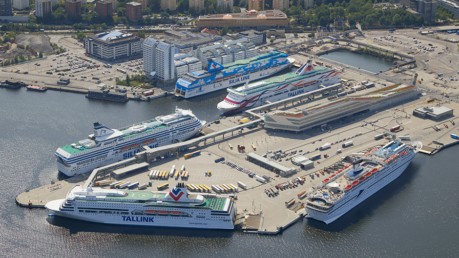 Port de croisière de Stockholm avec un paquebot à quai