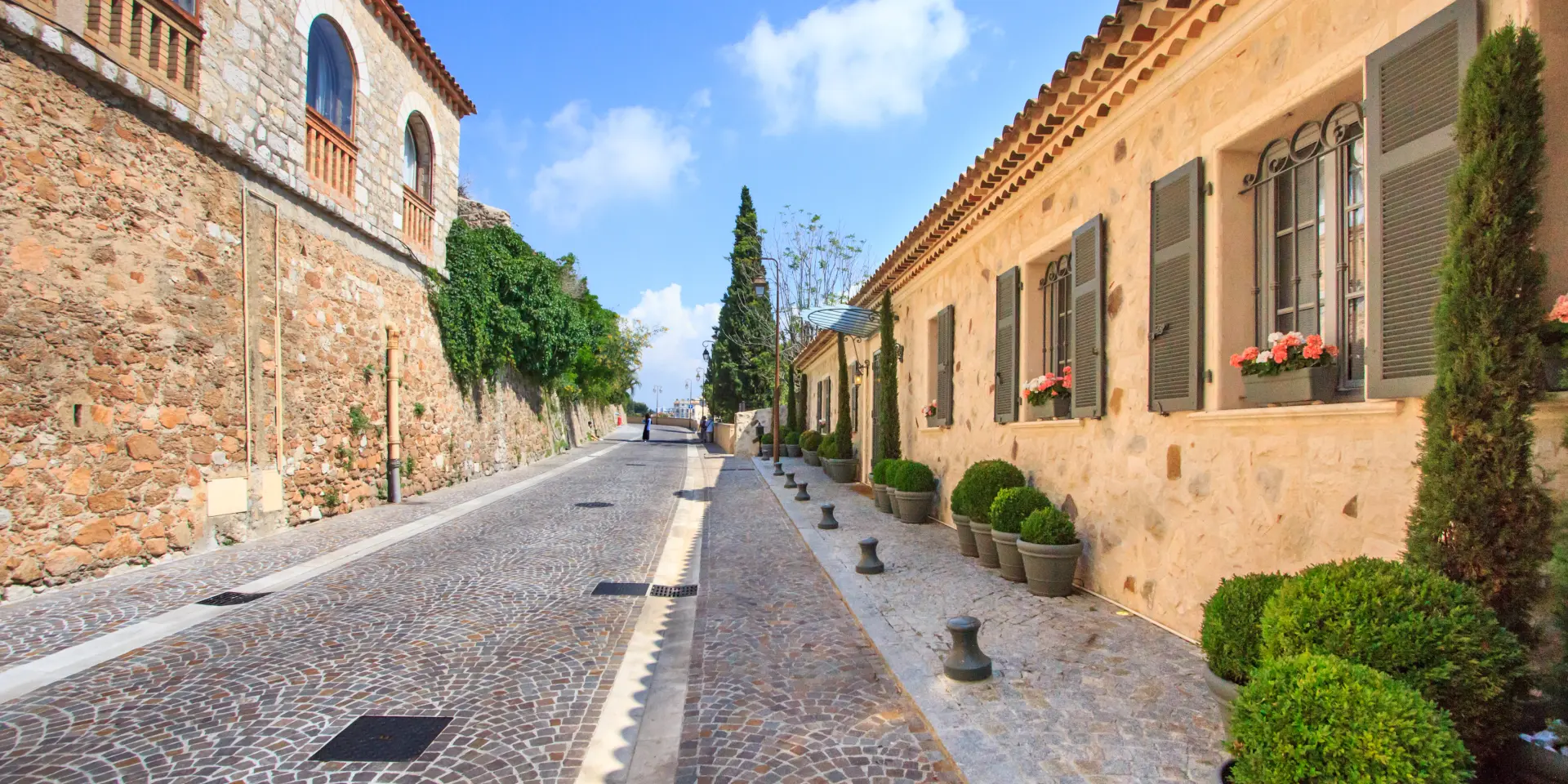 Ruelles du Suquet dans la vieille ville de Cannes