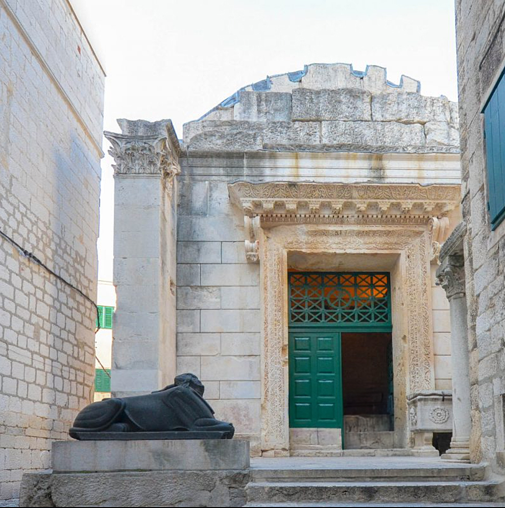 Temple de Jupiter dans le palais de Dioclétien à Split
