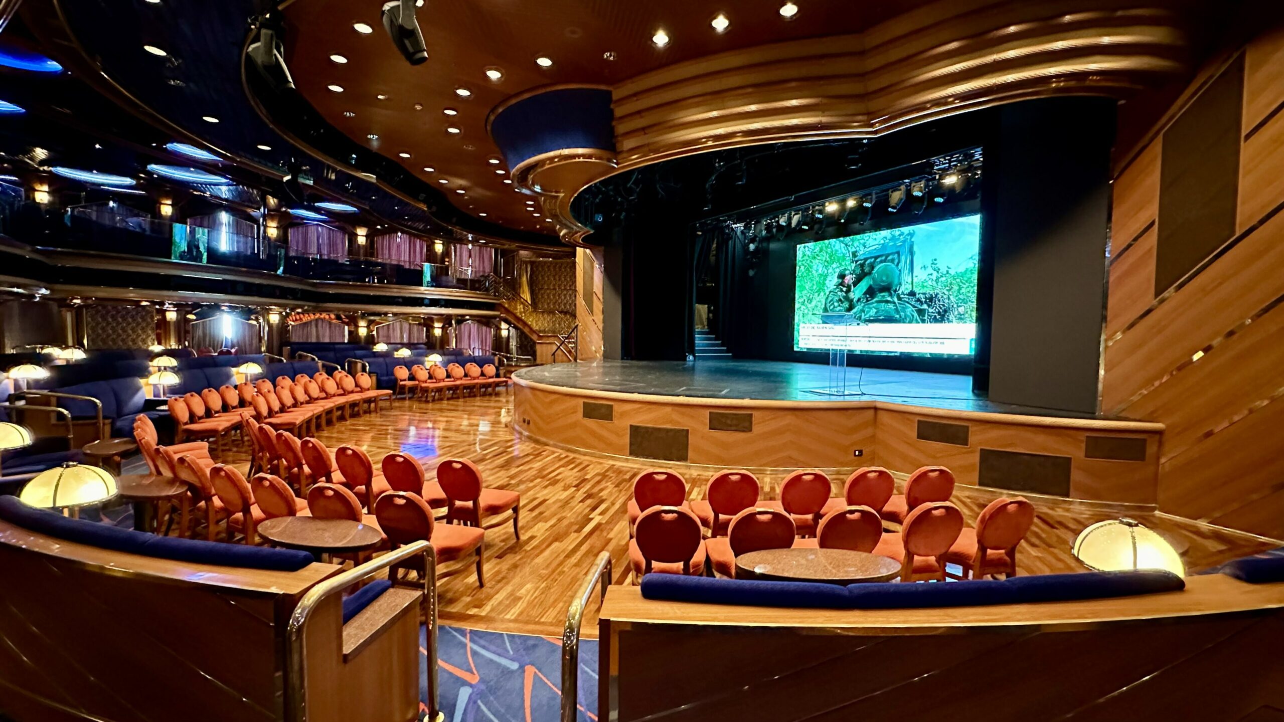 Théâtre Renaissance à bord d’Ambassador Croisières
