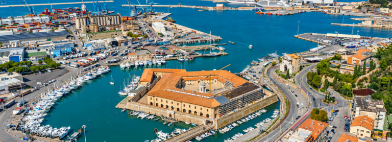 Vue panoramique sur Ancône et son port sur la mer Adriatique