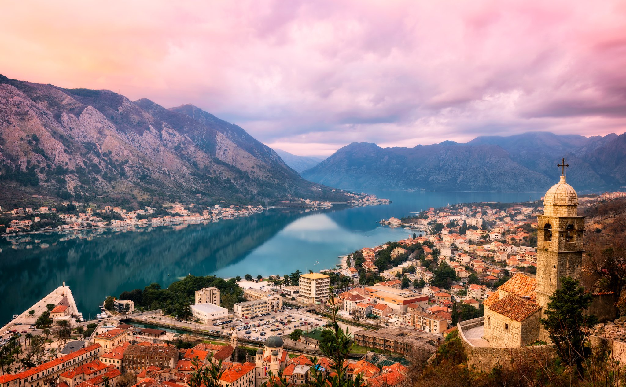 Vue panoramique sur Kotor et sa baie depuis les hauteurs