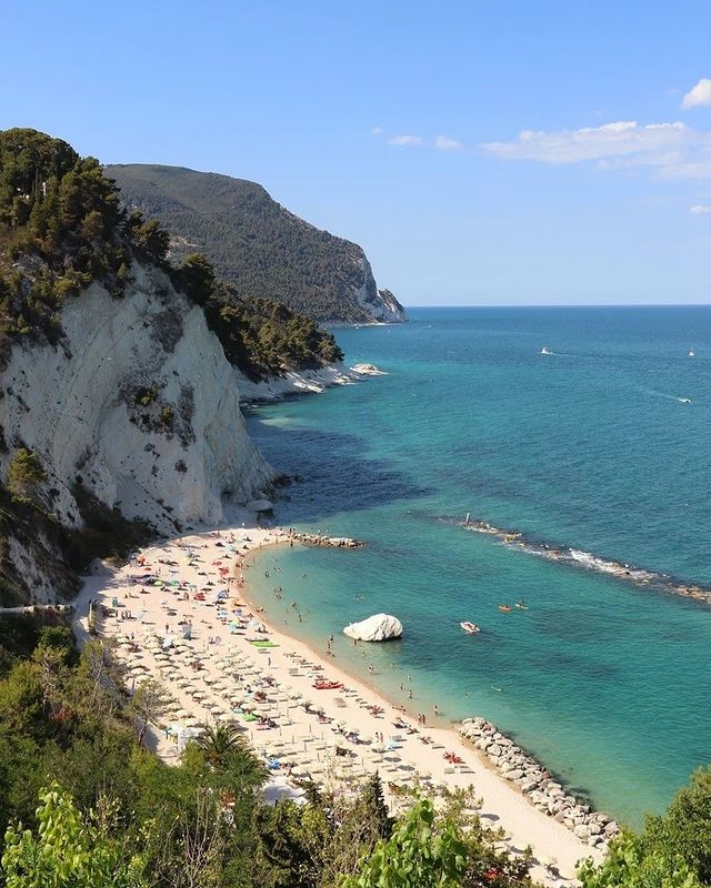 Plage du Passetto et côte rocheuse d'Ancône